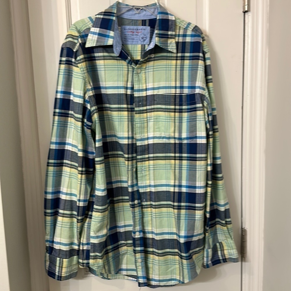 Two 100% cotton button down shirts size small men’s excellent with no wear sign
